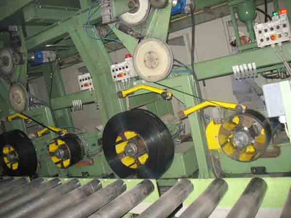 Steel strapping tempering and painting line with oscillating